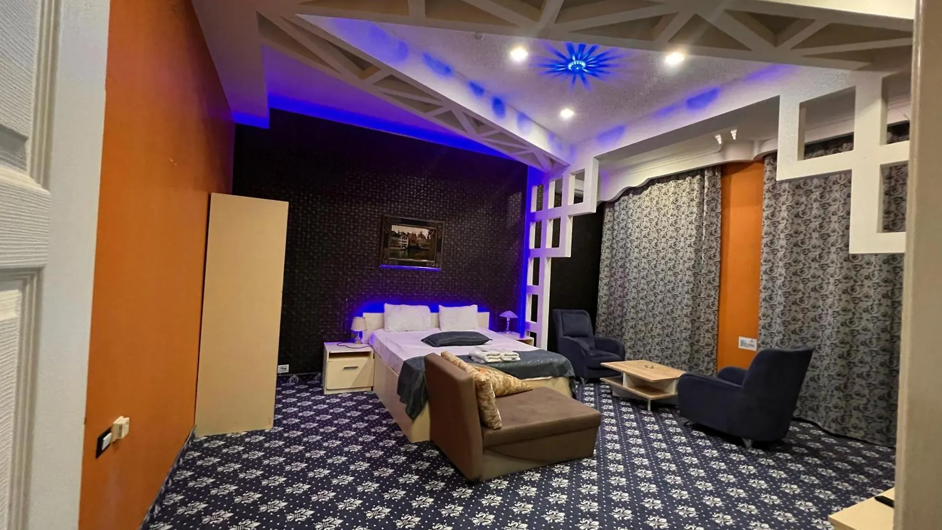 Nine Hotel Baku 9 0*,